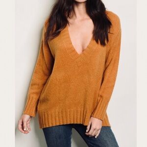 Uniq mustard Back lacing v-neck slouch sweater